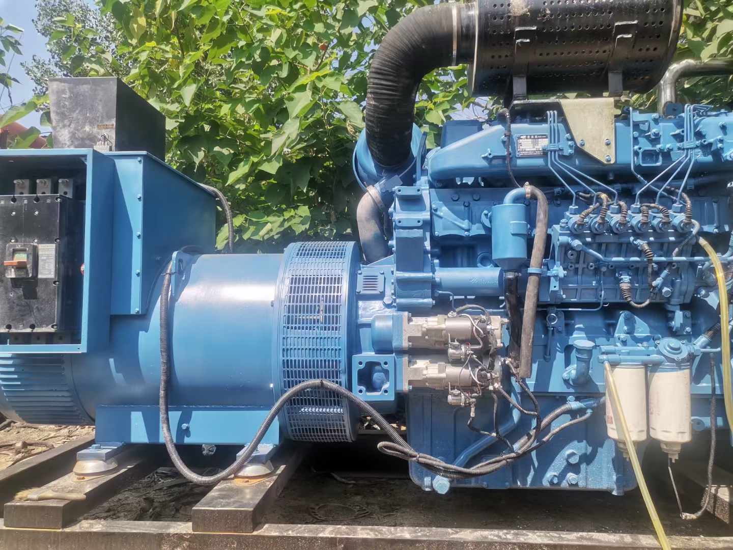 中站详细说明降低 800kW 柴油发电机输出电流波动的方法