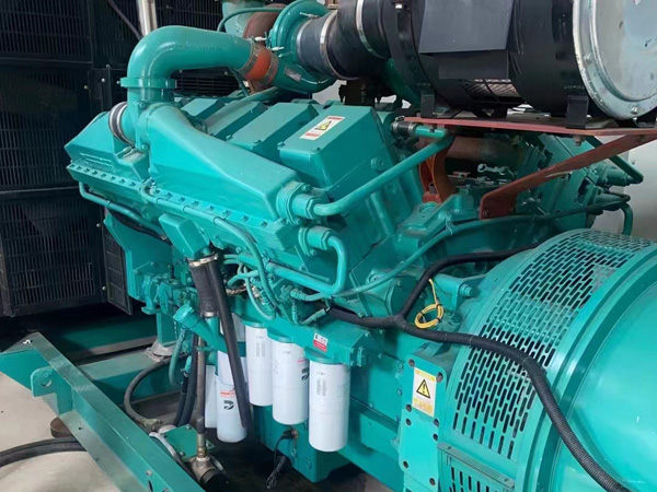 中站更换100kW柴油发电机组机油时，需要注意哪些事项？