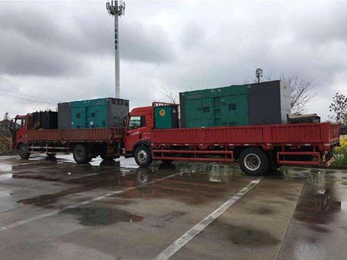 中站涂抹密封胶后，需要等待多长时间才能安装水冷式机油散热器密封件？